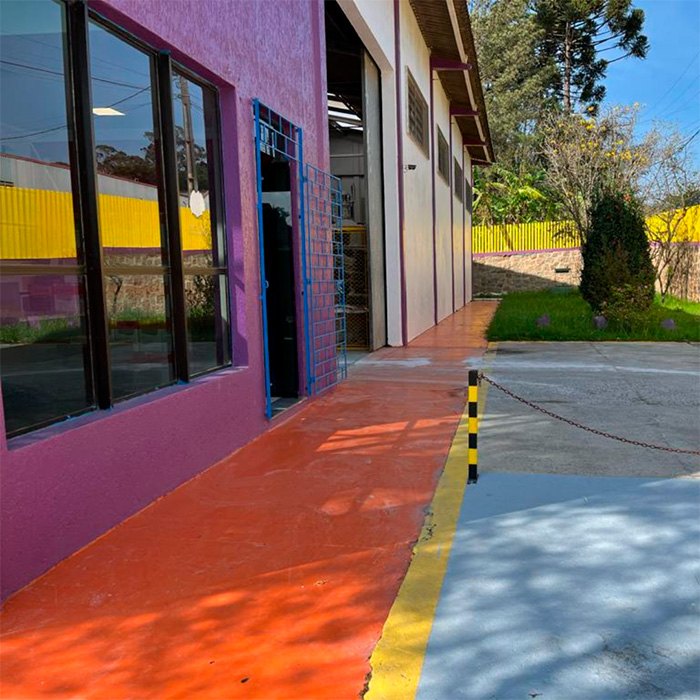 Textura em parede com vaso